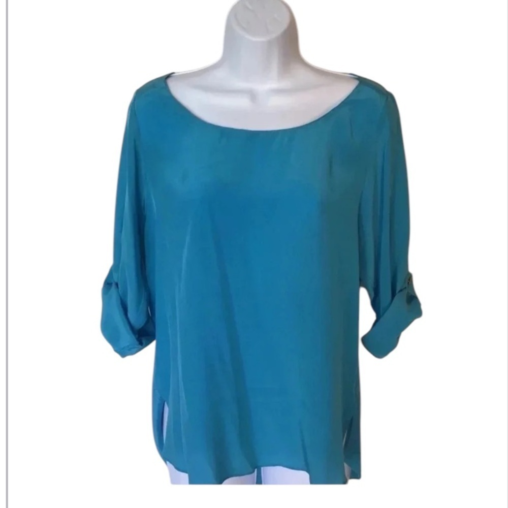 Amanda Uprichard blue silk blouse boat neck tan sleeves hi low hem Size S - Picture 3 of 9